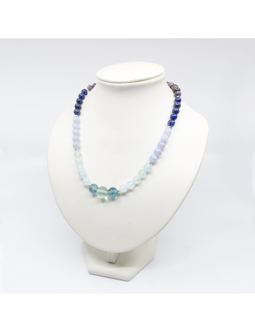 Fluorite, aigue-marine, calcédoine, lapis lazuli et charoïte