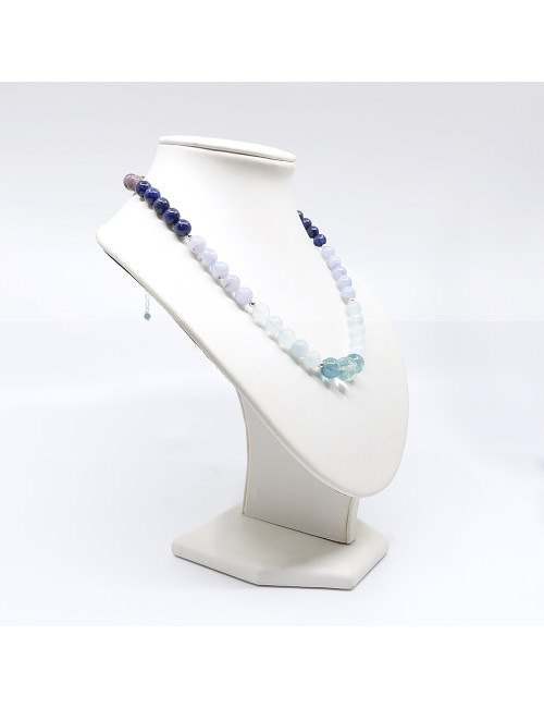 Fluorite, aigue-marine, calcédoine, lapis lazuli et charoïte