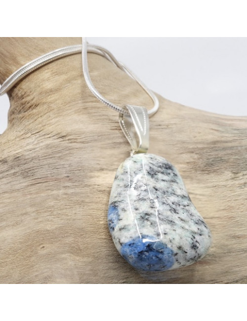 Pendentif K2 stone sur chaîne