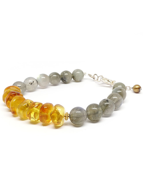 Bracelet création Ambre de Lituanie et labradorite de Madgascar.