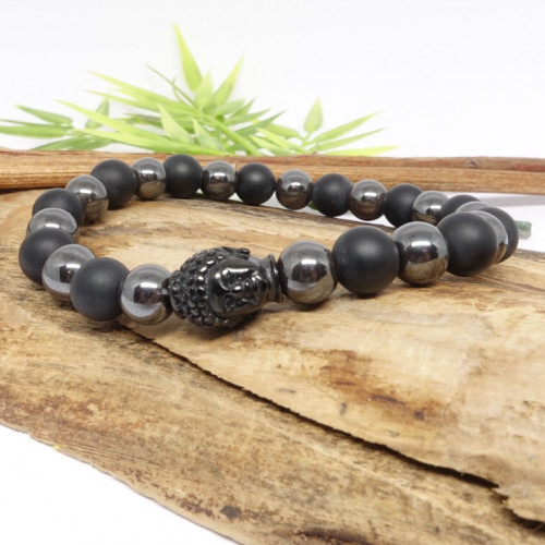 La tête de bouddha couronné de l'Ushnisha symbolise son accomplissement dans la confiance en tant que guide spirituel.