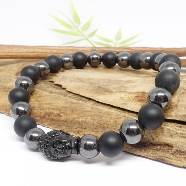 La tête de bouddha couronné de l'Ushnisha symbolise son accomplissement dans la confiance en tant que guide spirituel.