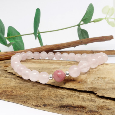Les pierres de rhodonite et de quartz rose améliorent les liens affectifs. Aident à nettoyer les blessures émotionnelles.
