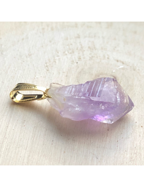 L’améthyste est une pierre très populaire en tant que cristal purifiant