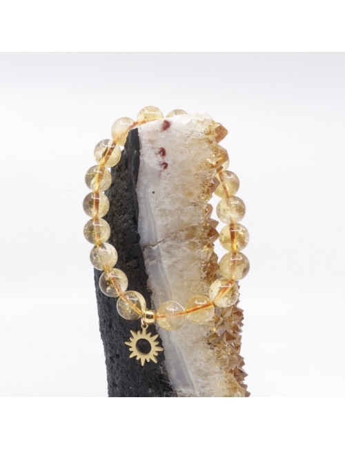 La citrine tonifie l’intelligence, aide à la concentration, développe le sentiment d’assurance et de courage.