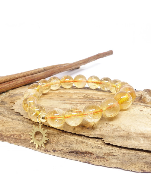 La citrine tonifie l’intelligence, aide à la concentration, développe le sentiment d’assurance et de courage.