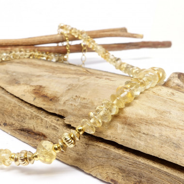 La citrine est une pierre du Chakra du Plexus Solaire. Probablement la pierre d'abondance la plus connue et la plus populaire.