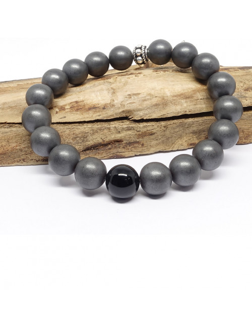 La tourmaline et l’hématite, pierres d’ancrage. Je me sens en sécurité et confiant.