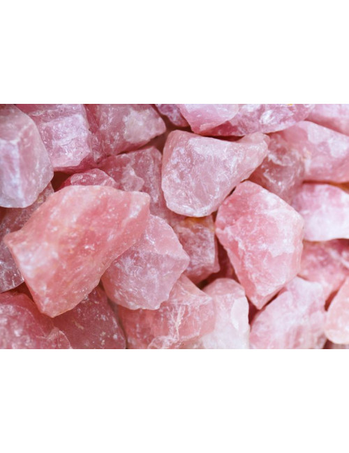 Le quartz rose représente la douceur, la tendresse infinie, la paix intérieure, le calme absolu et la spiritualité.