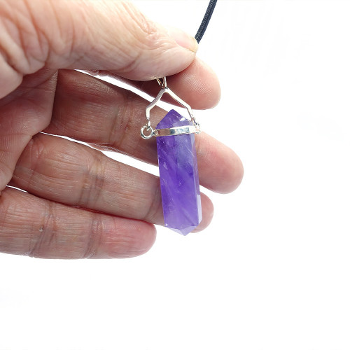 L'améthyste est une pierre précieuse spirituelle avec une vibration pure et élevée.