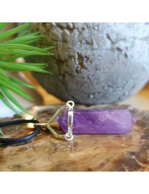 L'améthyste est une pierre précieuse spirituelle avec une vibration pure et élevée.