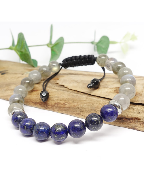 Le lais lazuli permet de surmonter l'anxiété et le stress. La labradorite est un véritable bouclier