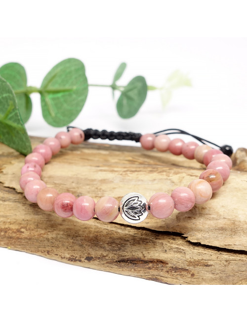 La rhodonite est la pierre de l’amour et l’amitié parce qu’elle améliore les liens affectifs