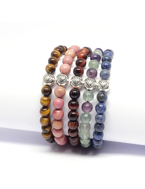 La rhodonite est la pierre de l’amour et l’amitié parce qu’elle améliore les liens affectifs