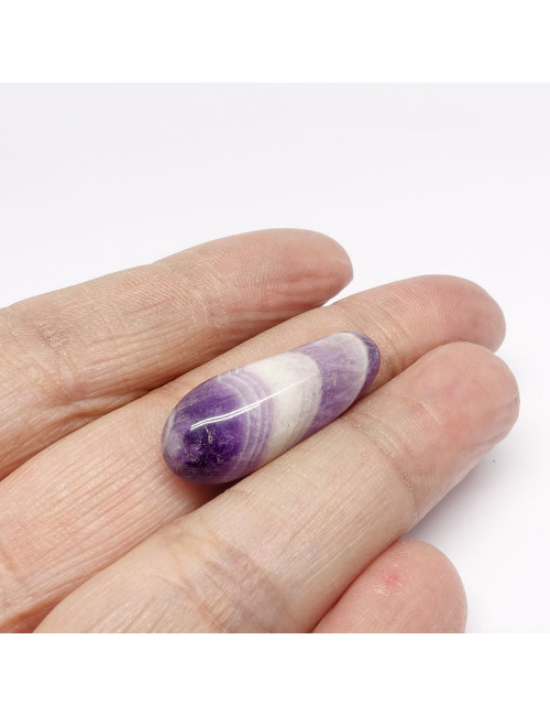 L'améthyste rubanée nous insuffle encore plus le sens des Priorités. Elle nous aide à mieux nous organiser.