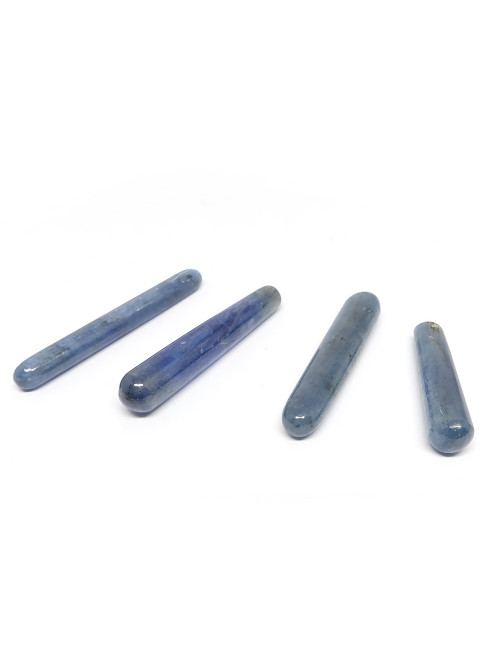 La cyanite est associée au rêve et au voyage mental ainsi qu’aux Arts. Elle est censée éveiller les sens et l’esprit.