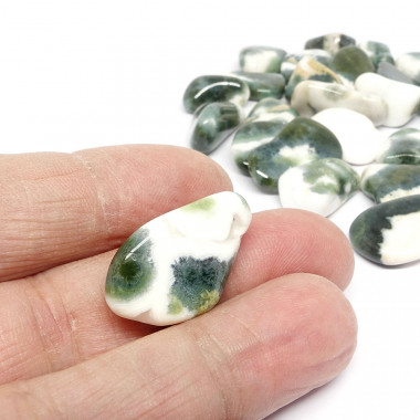 Le jaspe océan est un minéral lié à la gaieté, à l’enthousiasme et au bien-être.