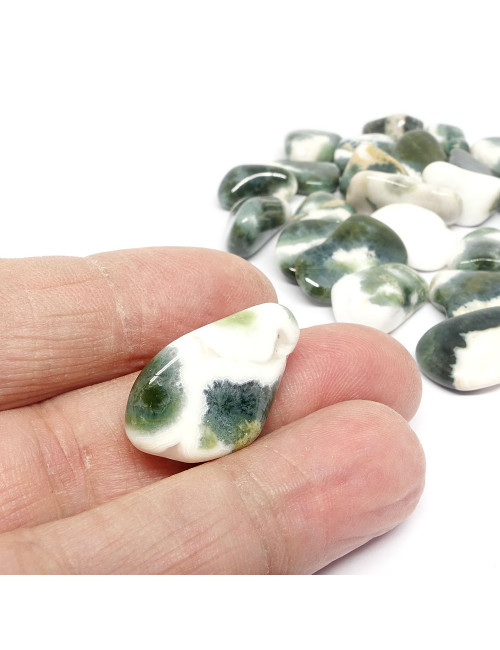 Le jaspe océan est un minéral lié à la gaieté, à l’enthousiasme et au bien-être.