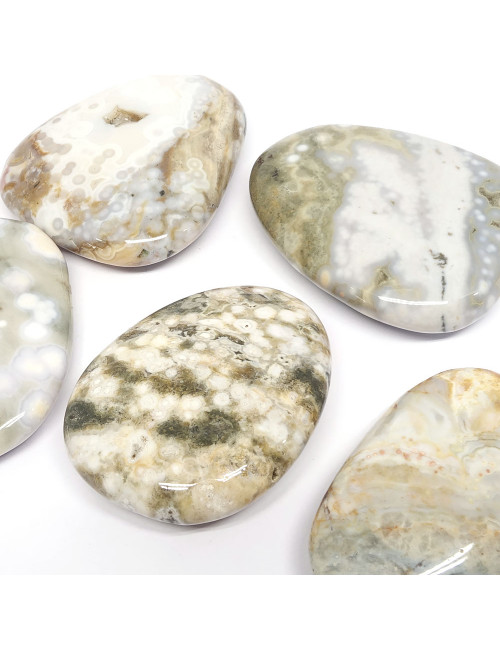 Le jaspe orbiculaire instaure le calme, la sérénité et la maitrise de soi lors de conflits.