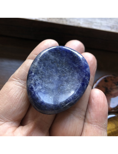 Galet pierre pouce en sodalite
