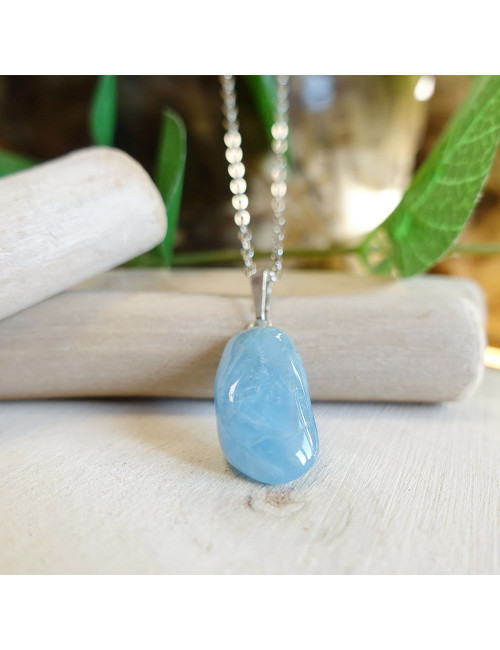 Apaisante, toute en douceur.
Protège les gens de mer, les voyageurs des océans.