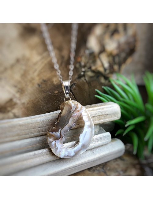 L’agate est une pierre d'ancrage et de chance.