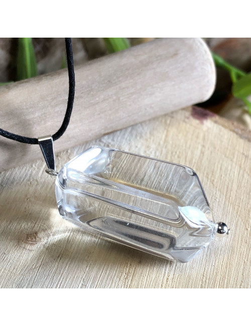 Le cristal de roche est la pierre de la spiritualité, de la conscience et de l'énergie.