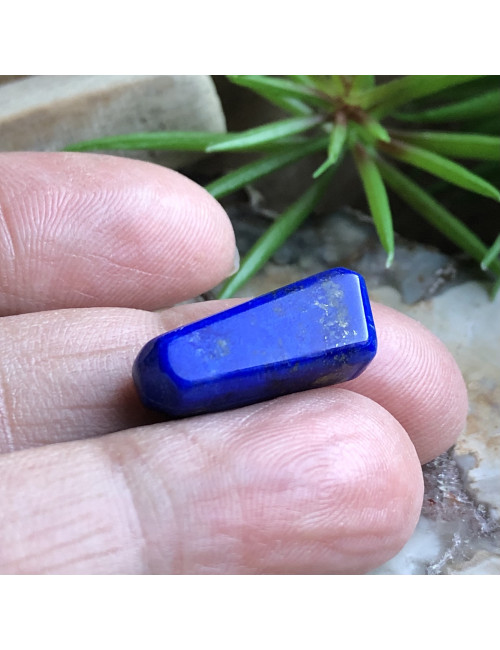 Lapis Lazuli, en tant que cristal de guérison, libère rapidement le stress, apportant une paix profonde.
