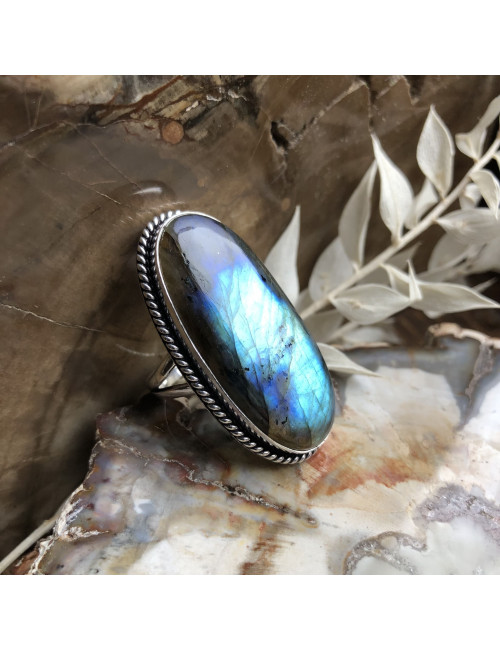 Bague en argent avec cabochon labradorite