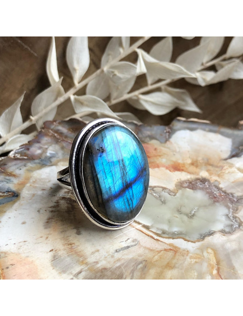 Bague en argent avec cabochon labradorite