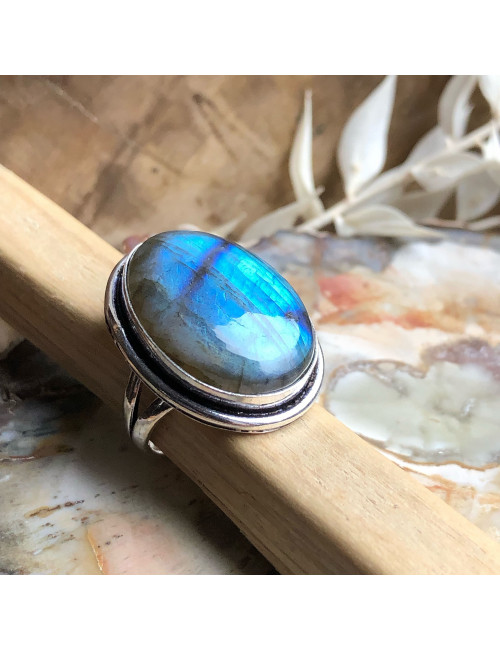 Bague en argent avec cabochon labradorite
