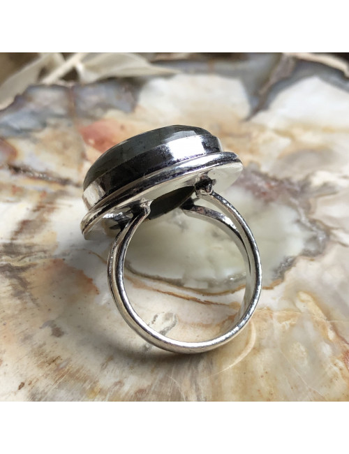 Bague en argent avec cabochon labradorite