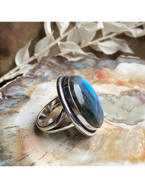 Bague en argent avec cabochon labradorite