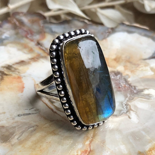 Bague en pierre de labradorite