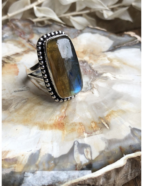 Bague en argent avec cabochon rond de PIERRE labradorite