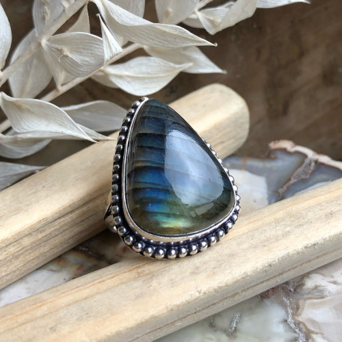 Bague en pierre de labradorite