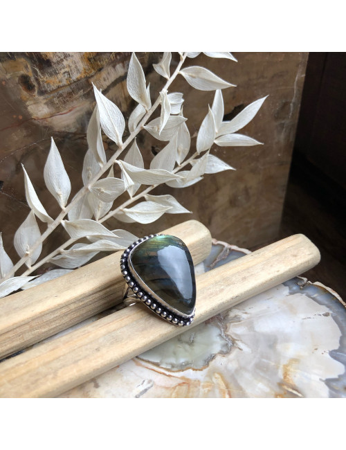Bague en pierre de labradorite