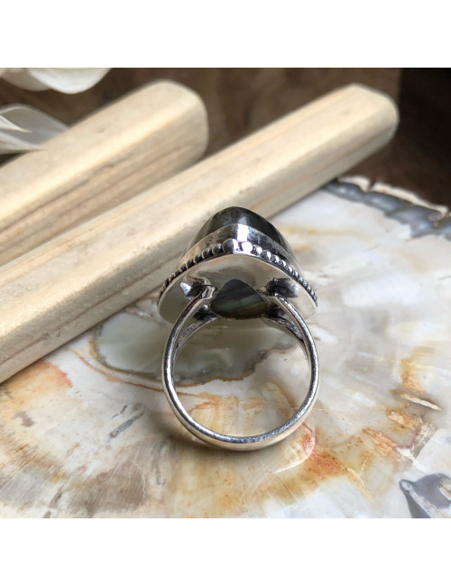 Bague en pierre de labradorite