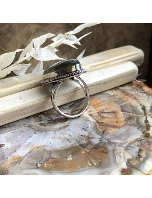 Bague en argent avec cabochon rond de PIERRE labradorite