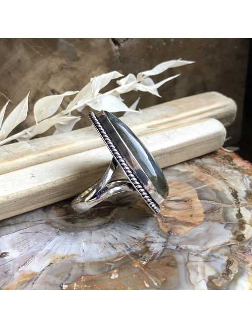 Bague en argent avec cabochon rond de PIERRE labradorite