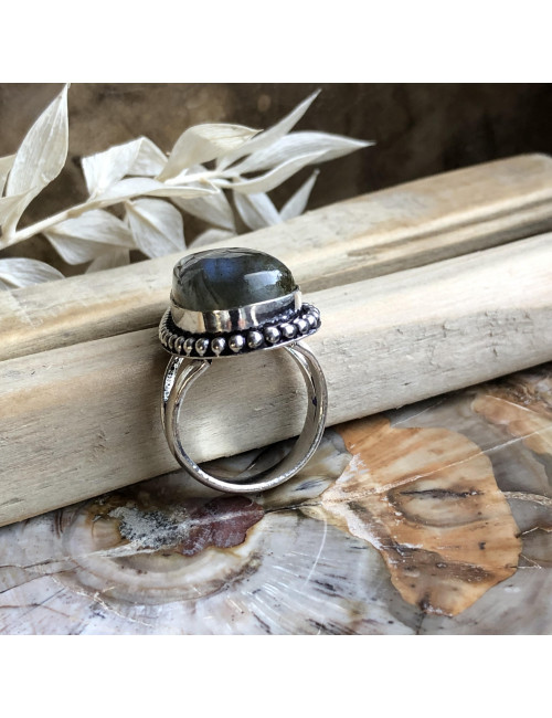 Bague en argent avec cabochon rond de PIERRE labradorite