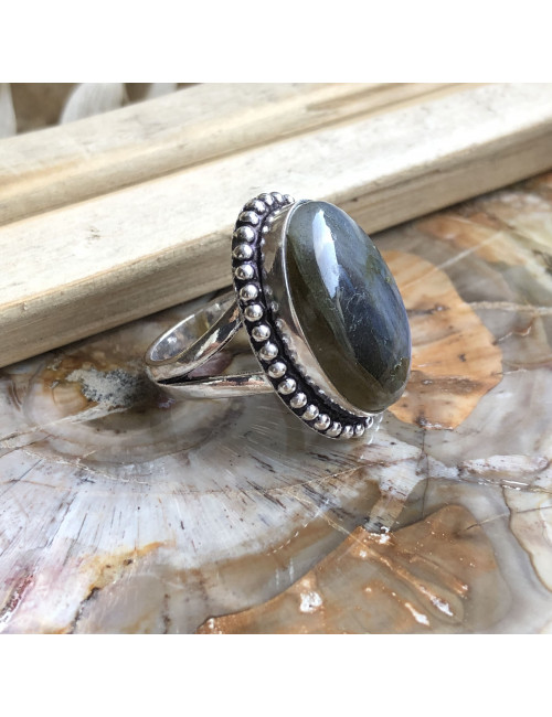 Bague en argent avec cabochon rond de PIERRE labradorite