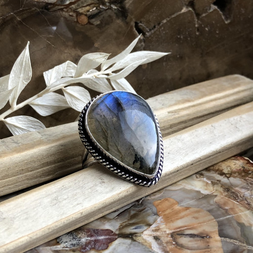 Bague en argent avec cabochon rond de PIERRE labradorite