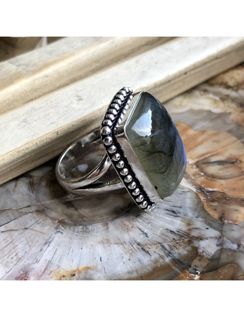 Bague en argent avec cabochon rond de PIERRE labradorite