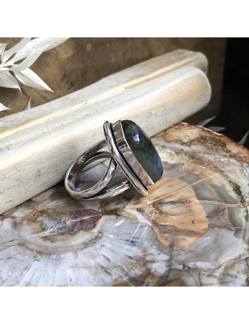 Bague en argent avec cabochon rond de PIERRE labradorite