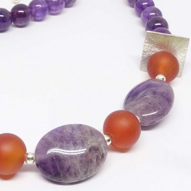 Collier en PIERRE NATURELLE ET VÉRITABLE d’ améthyste et cornaline mate