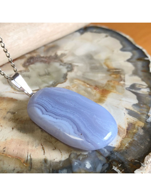 Pendentif calcédoine sur chaîne
