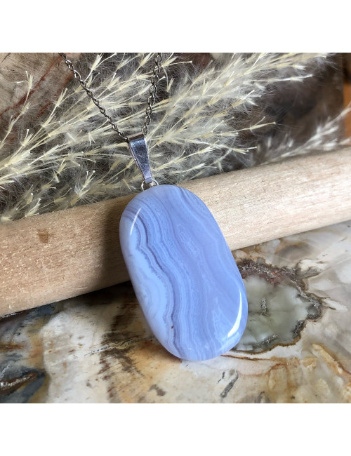 Pendentif calcédoine sur chaîne