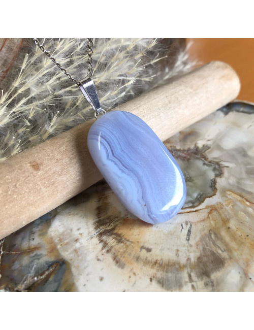 Pendentif calcédoine sur chaîne