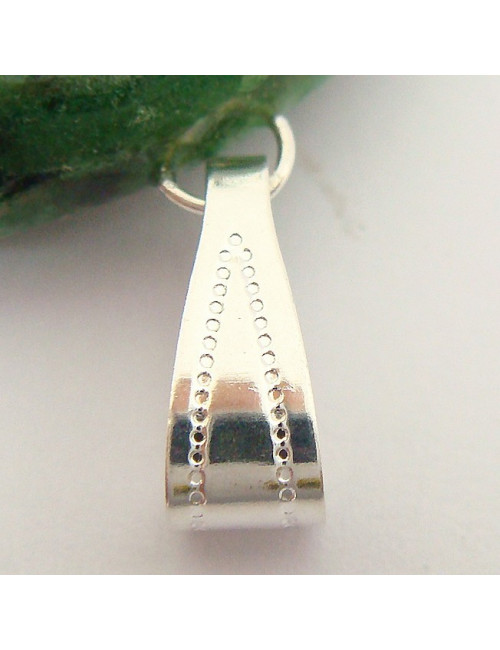 Zoïsite montée en pendentif